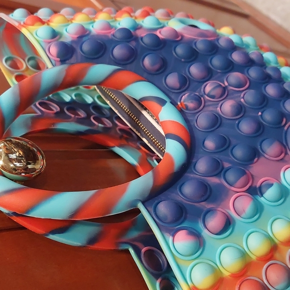 NEW GRAY BUBBLE-POP BAG - Picture 11 of 12